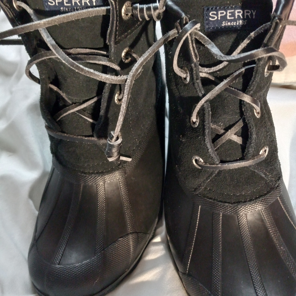 Sperry top sider womans waterproof rubber boots.